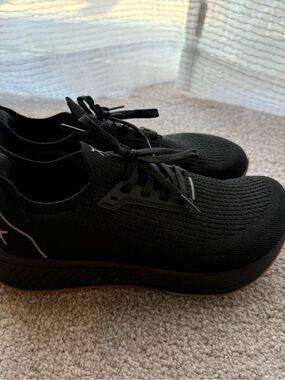 Flux Footwear Adapt Runner, Black/ Gum Sole, Men’s 6.5, Women’s 8